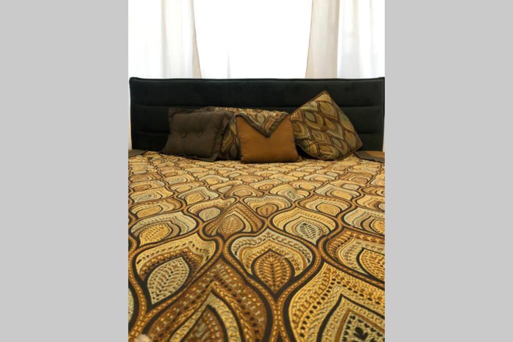 Outstanding 3Br Ultracentral Cityview Balcony Aaa Apartment Bukares Bagian luar foto