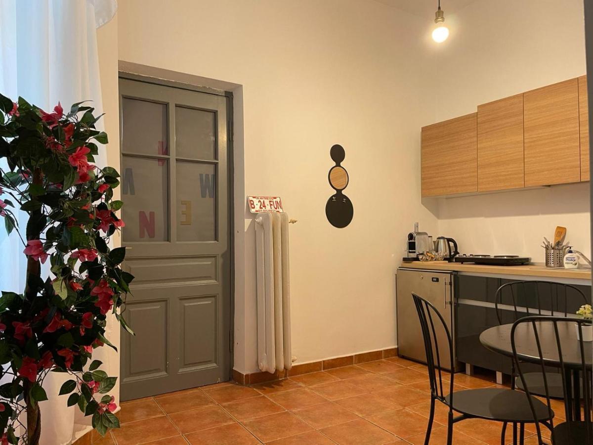 Outstanding 3Br Ultracentral Cityview Balcony Aaa Apartment Bukares Bagian luar foto